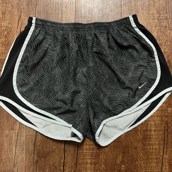 Nike Pants - Nike Dri-FIT Women’s Black & Gray Athletic Running Shorts Size L